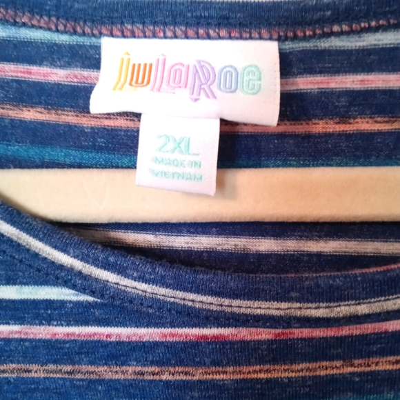 LuLaRoe Maurine 2X - Picture 2 of 3